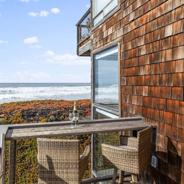 7 Pelican! Sweeping Ocean Views & Front Row Beach Access, hotel v destinaci Watsonville