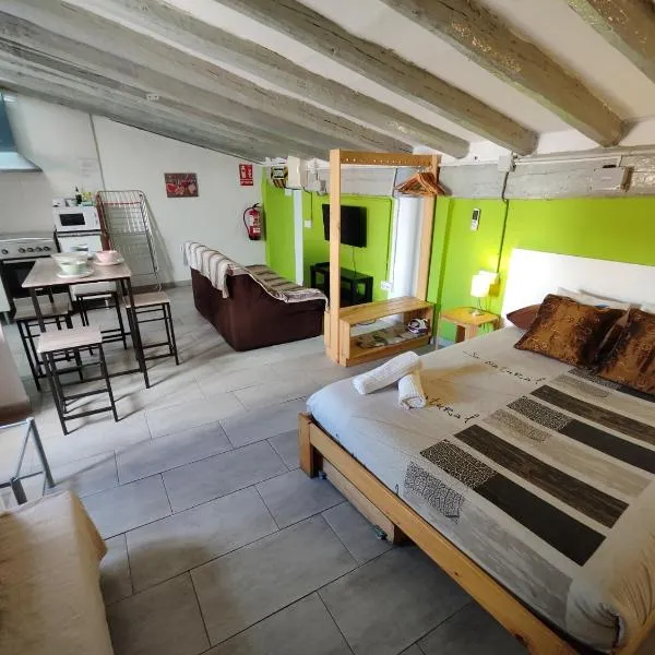 Desvan en edificio del siglo XVIII, hotel v destinaci Reus