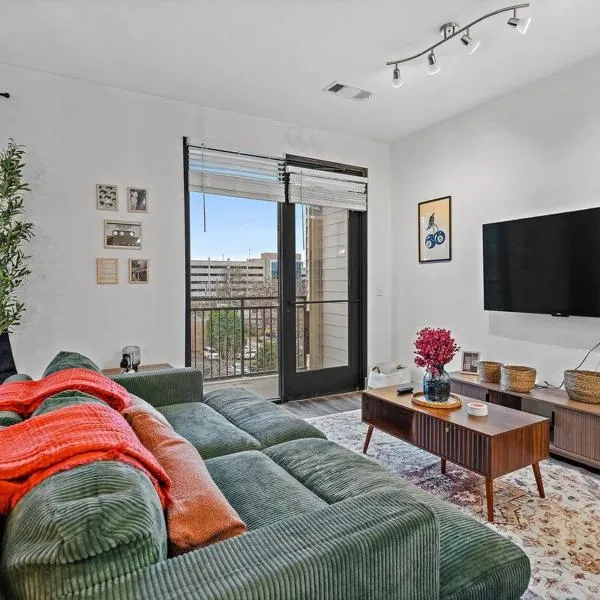 Mid-Century Charm in Midtown Nashville, хотел в Нашвил