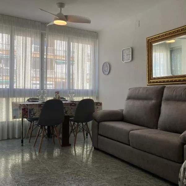 Apartamento La Pineda a 100 metros de la playa!!, hotel in La Pineda