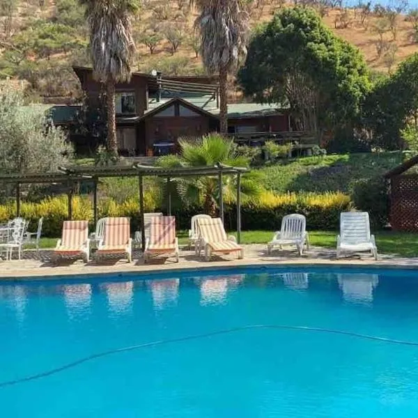Bellísima casa en La Aurora, hotel din Curacaví