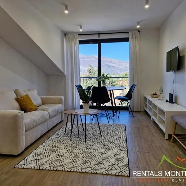 Mini Condo 26 DL 1 bed penthouse 2 min to sea, hótel í Tivat