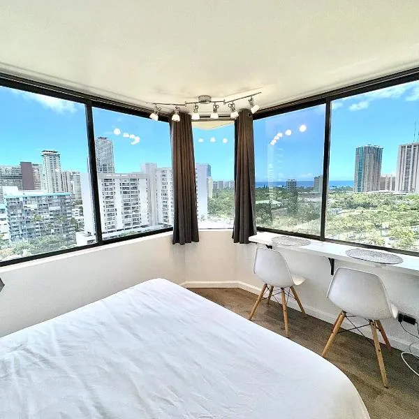 Hawaiian Monarch OCEAN & CANAL View - Newly Renovated - Waikiki Studio、ホノルルのホテル