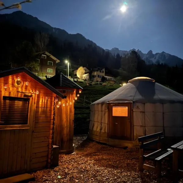 Jurte beim Lama- & Alpakahof Triesenberg, hotel v destinaci Triesenberg