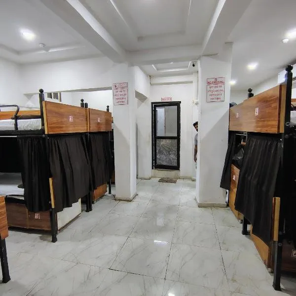 aaram ac dormitory, hotel v destinaci Ahmadábád