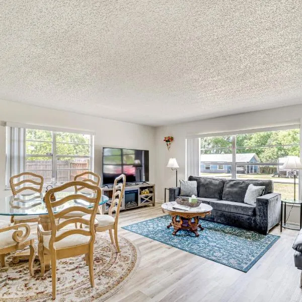 10 Mi to Dtwn Ocala Dog-Friendly Home with Fire Pit, hotel in Ocala