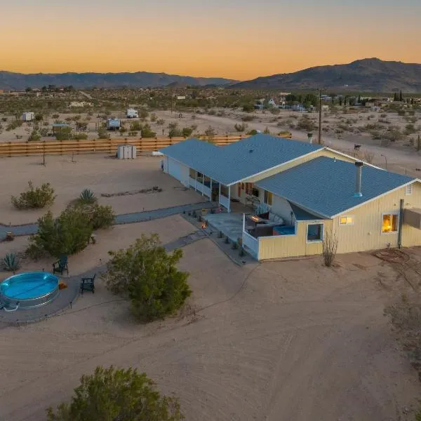 The Ranger Station plus Club House with Hot Tub, ξενοδοχείο σε Joshua Tree