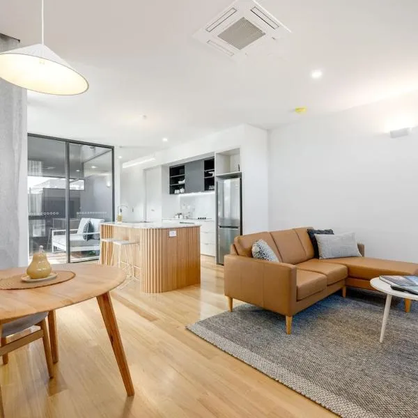 Pod Three - Luxurious 1 King Bedroom, hotel in Mount Gambier