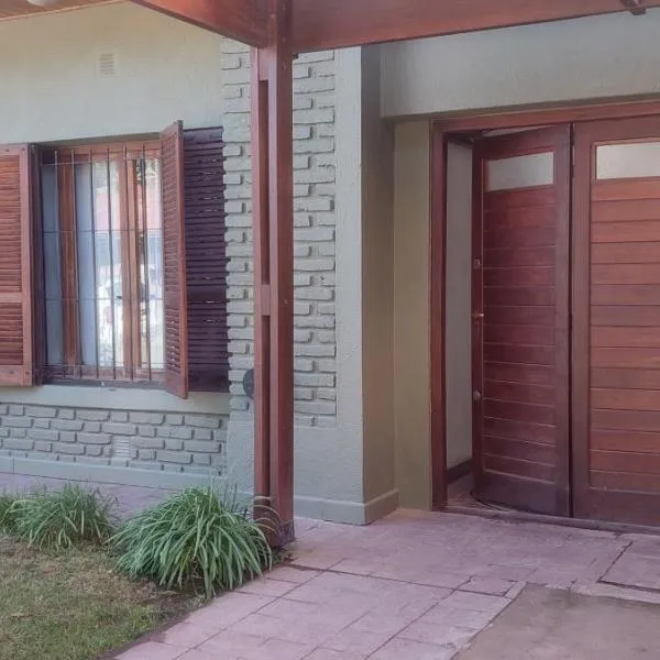 Chalet de vacaciones con tu mascota, hotel in Necochea
