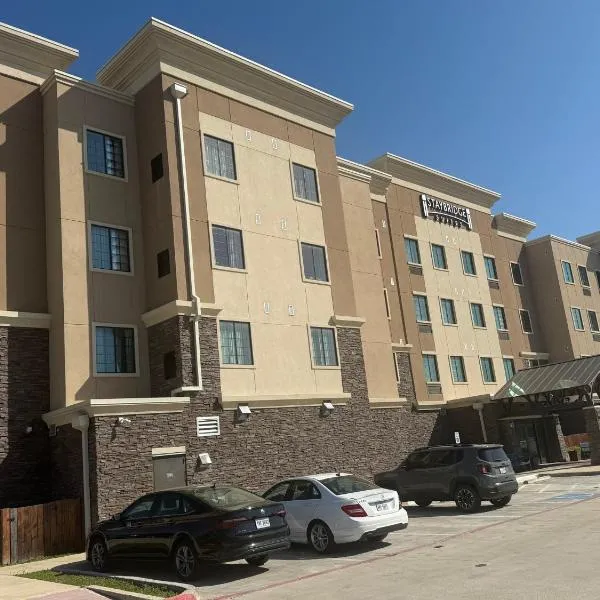 Staybridge Suites - Denton by IHG، فندق في دينتون