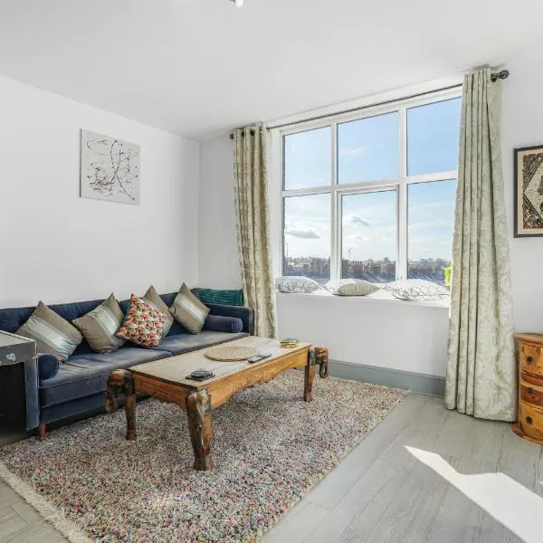 The Loft - with skyline views, hotel di Kingsthorpe