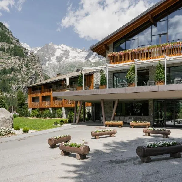 Grand Hotel Courmayeur Mont Blanc, by R Collection Hotels, hotel v destinácii Courmayeur