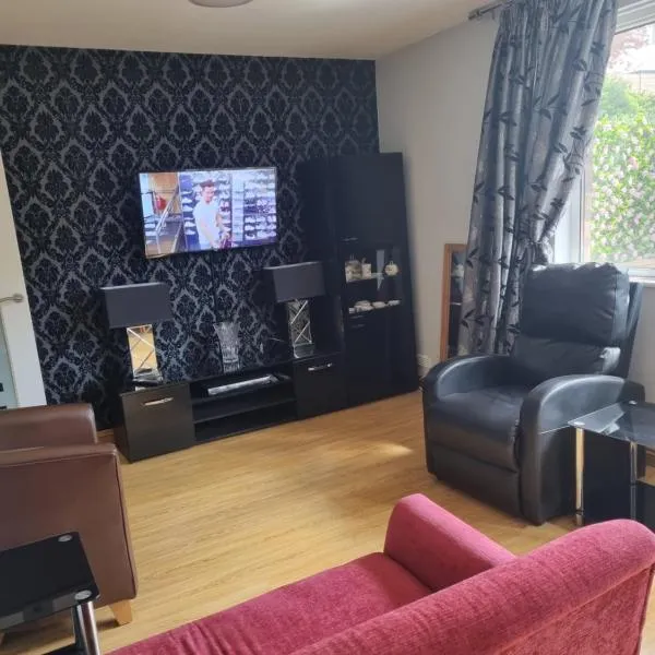 Beautiful Ground floor flat in the Heart of Rochester with balcony mobility friendly, hotel v destinaci Rochester