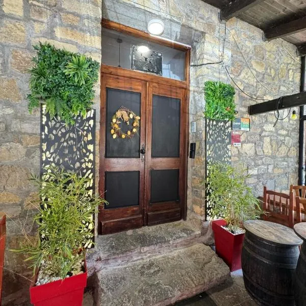 La Fuen hostal Bielsa-Parzan, hotel v destinaci Parzán