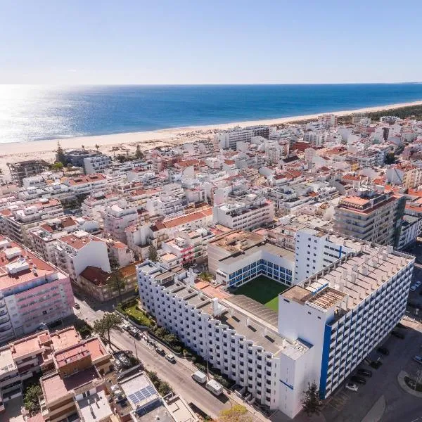 Hotel Navegadores, hotel in Monte Gordo