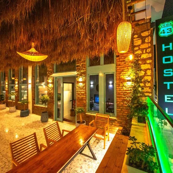 Vega 43 Hostel, hotel v destinaci Sarandë