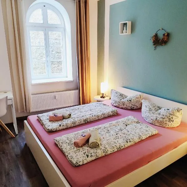 F1B - Urlaubsmagie - Helle Wohnung mit Sauna und Pool, hotel in Sebnitz