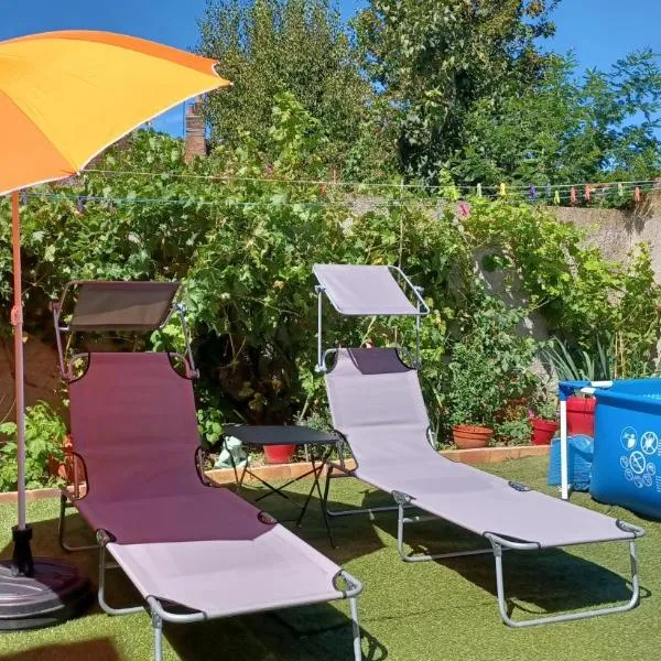 La Sardinière, Charmante maison dans un jardin, hotel v destinácii Château-Renault