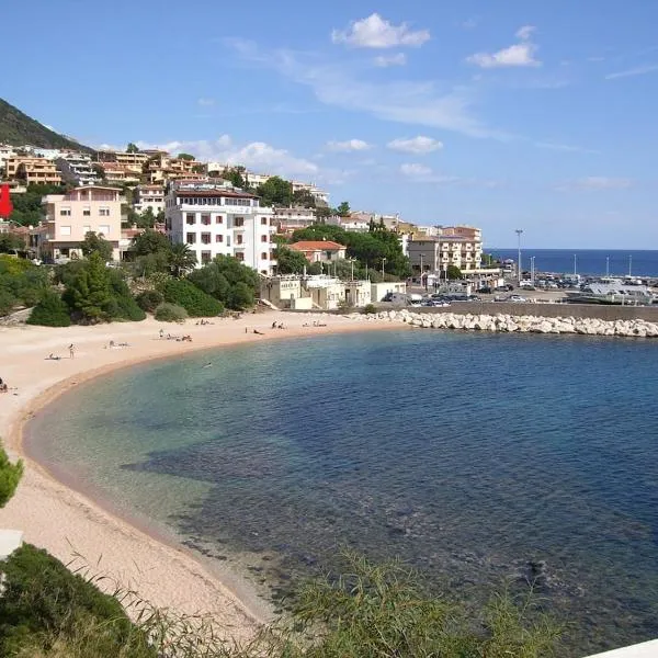 Casa vacanze a 50 m dal mare, hotel v destinaci Cala Gonone
