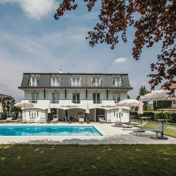 Aquavista Residence - Lakeview Holiday Apartments with Pool, hotel in Dormelletto