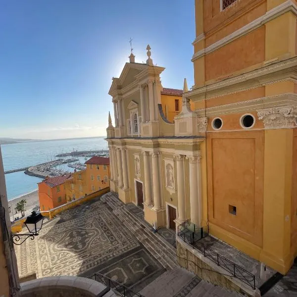 50m center & beach sea view square catedral, hotel di Menton