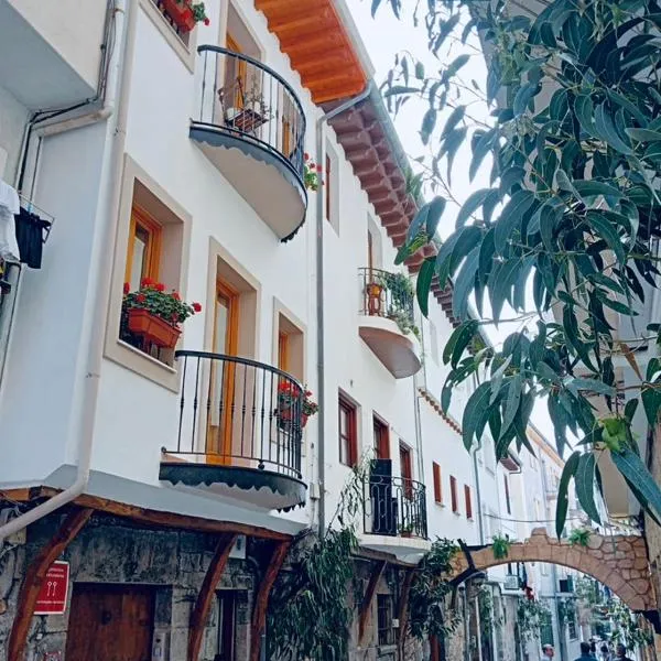El Patio de Vespasiano- San Juan- vistas al ayuntamiento junto al puerto, hotel v destinaci Castro-Urdiales
