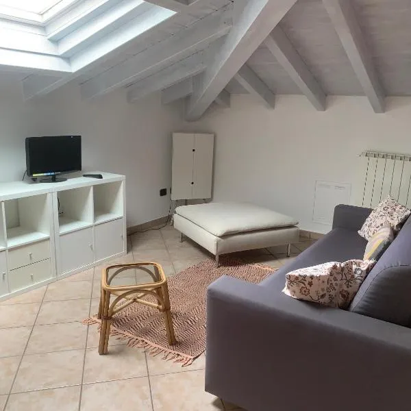 Casa Vacanze La Betulla, hotel v destinaci Biandronno