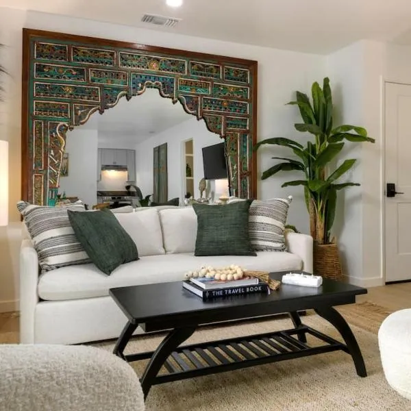 Group-Friendly and Tranquil Oasis, hotel di Summerland