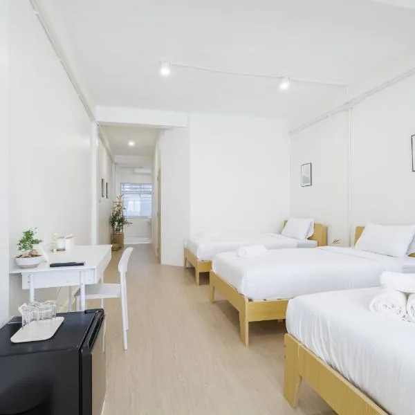 A Townhouse 100m from BTS Bangchak, hotel v destinaci Phra Khanong