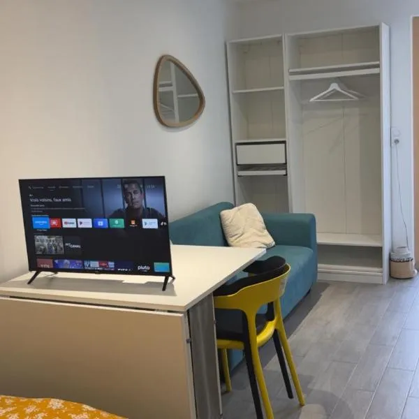 Beau studio, hotel in Élancourt