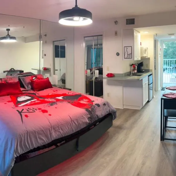 Paradise Lust at Paradise Lakes Nudist resort, hotel en Lutz