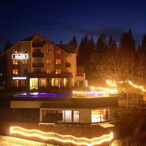 Rich OAK - готель з відкритим панорамний басейном, hotel v destinaci Jablunycja