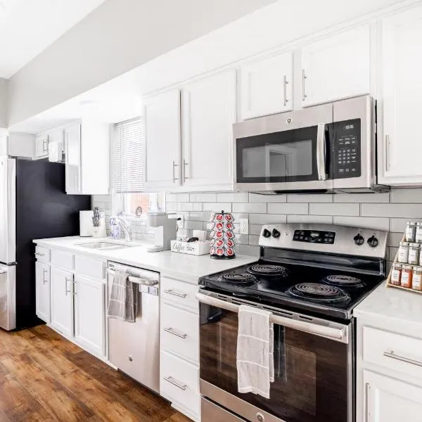 Luxury Downtown Townhome Private Garage Unit 11, hotel di Cleveland