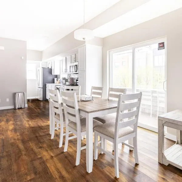 Luxury Downtown Townhome Private Garage Unit 10, готель у місті Клівленд