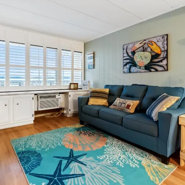 Beachy Studio Condo with Pool and steps from the OC Boardwalk, hotel in Ocean City