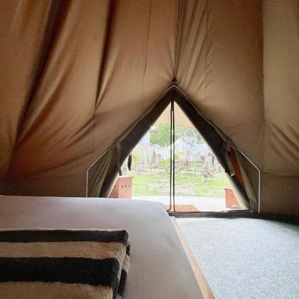 Ubuntu Glamping - Adult Campers Only、ギリ・トラワンガンのホテル