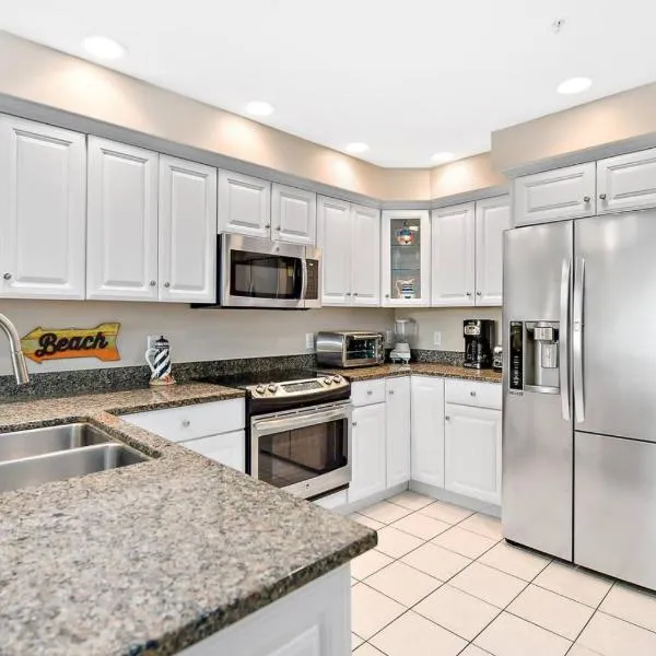 Spacious 3-Bedroom, 3-Bathroom Condo in Ocean City with Beach and Bay Views, hotel v destinaci Ocean City