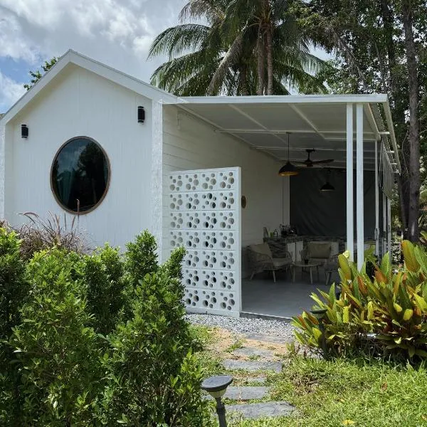 High-In Holiday Home&Villa, готель у місті Пханган