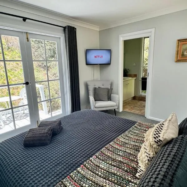 Romantic Getaway - Private Guest Suite - Country setting amongst Orange's best Wineries，位于奥兰治的酒店