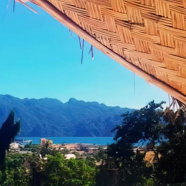 Charming seaview chalet with AC, kitchen, downtown, hotel u gradu Koron