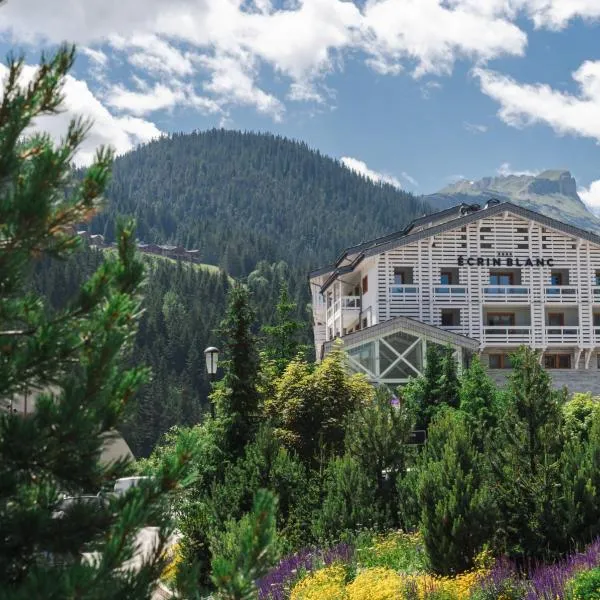 Ecrin Blanc Resort Courchevel - Aquapark, hotel en Courchevel