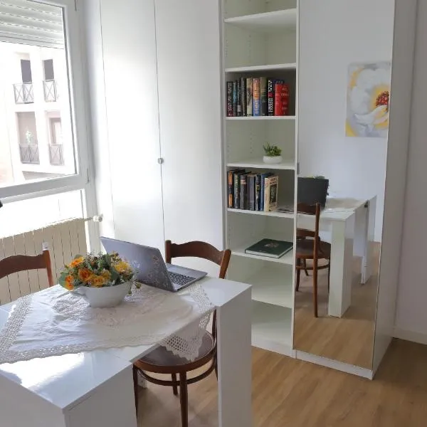 Valeria Apartment, hotel v Monze