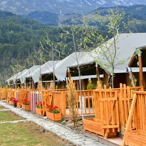 Glamping Albania Rafting Permet, hotel in Përmet