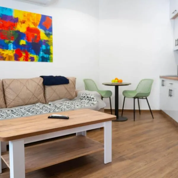 Urban Stay - Main Area Apartments, מלון בסקופיה