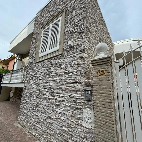 Valendriu's House 2, hotel v destinaci Scafati