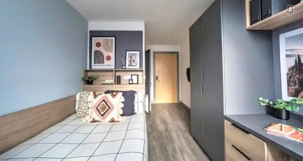 Ashlin House - Budget Accommodation in Central Cork - Adults Only, hotel in Cork