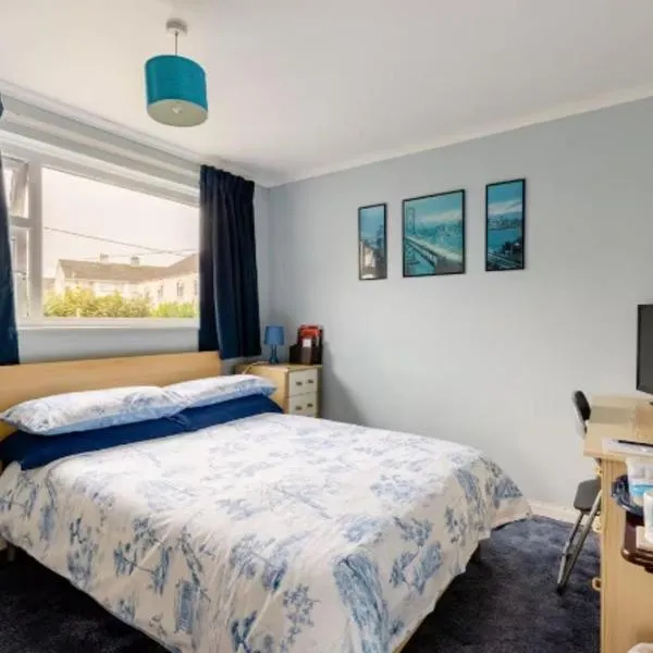 Bed & Breakfast Only - not 24 hour lodging - free parking Truro Cornwall, hotel v destinaci Truro