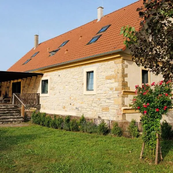 Horní Strakův mlýn, hotel v Úštěku