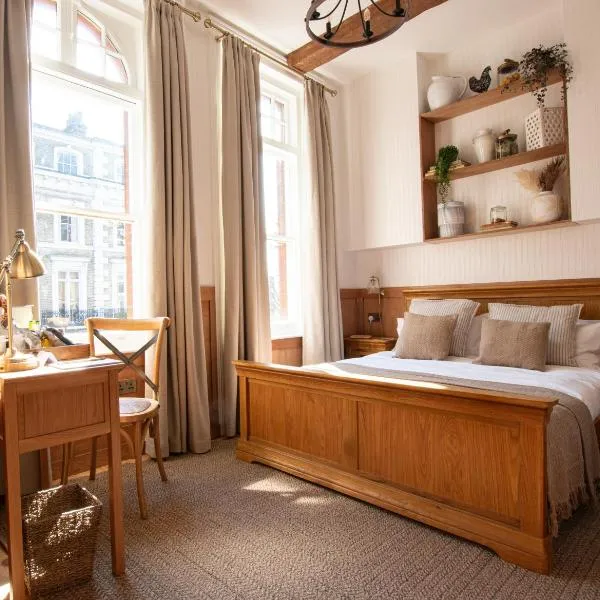 The Old Farmhouse Pub and Rooms, hotel in London
