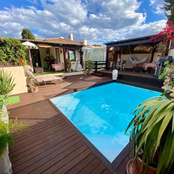 Bungalow Aloha, Piscina Privada, Playa y Barbacoa, hotell Benalmadenas